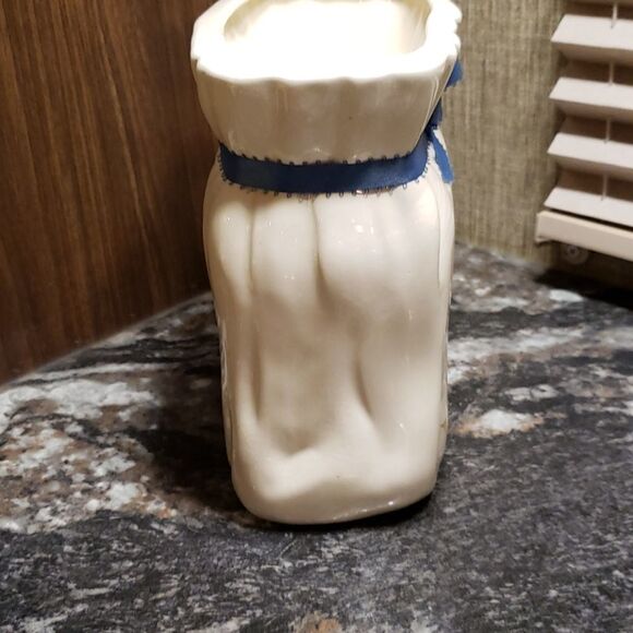 Lovely Vintage Floral Cream Colored Planter Vase - Porcelain - Picture 6 of 9